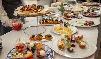 Этикет в вихре новогодних праздников: как оставить о себе на корпоративе только приятные впечатления