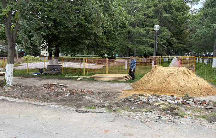 В тульском сквере Коммунаров начались работы по благоустройству