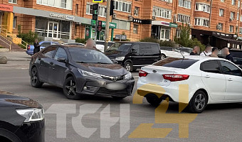 Две легковушки устроили ДТП на улице Болдина в Туле