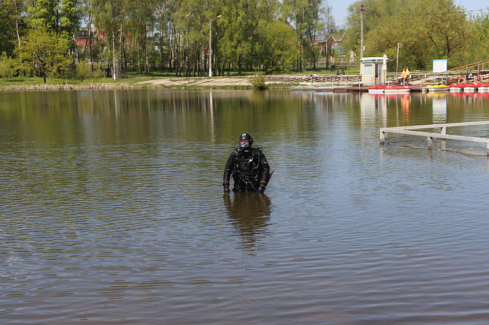 Водолазы обследовали дно центрального пруда в парке имени Белоусова в Туле
