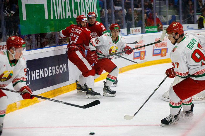 Фоторепортаж: как прошел матч между национальными сборными России и Беларуси