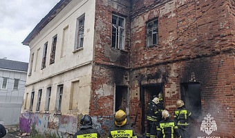 Объект культурного наследия сгорел на улице Пирогова в Туле