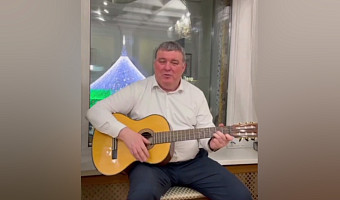 Илья Беспалов поздравил туляков с Новым годом песней «Я люблю тебя, жизнь»