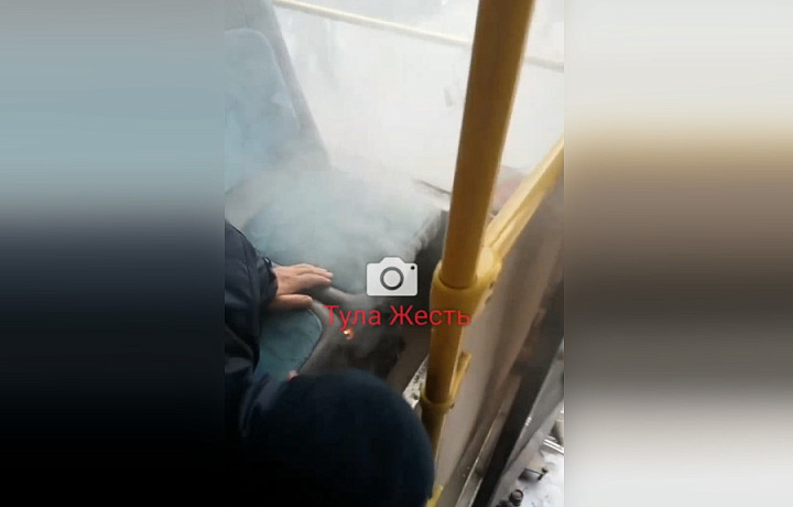 В Туле в автобусе №26 загорелась печка под пассажирским сидением