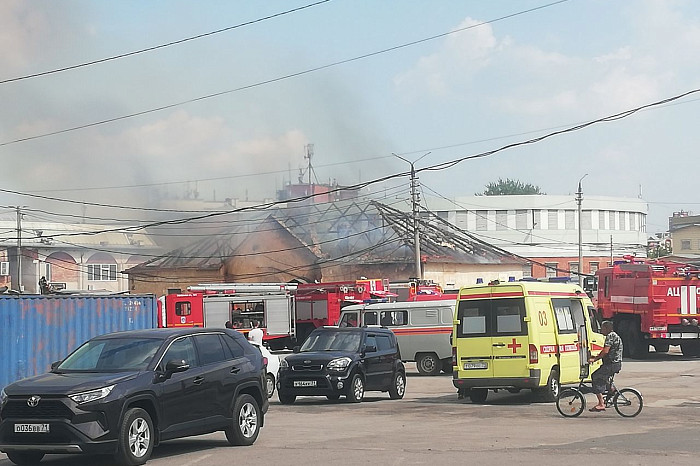 В Туле загорелось кафе на Центральном рынке