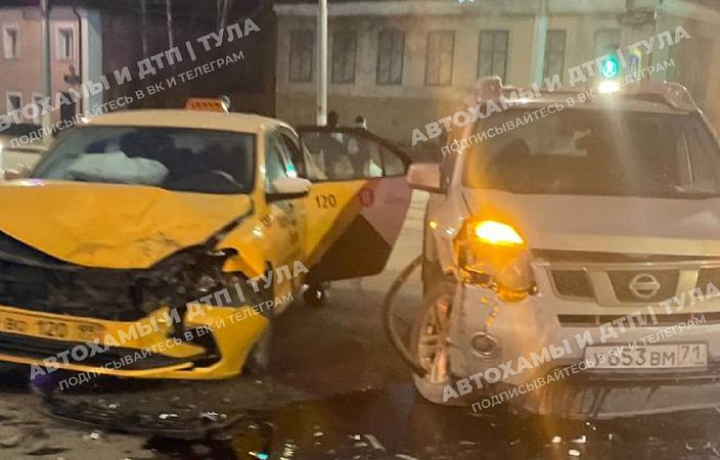 ДТП с такси произошло в Туле