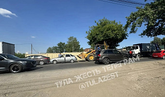 Пять машин столкнулись на улице Скуратовской в Туле