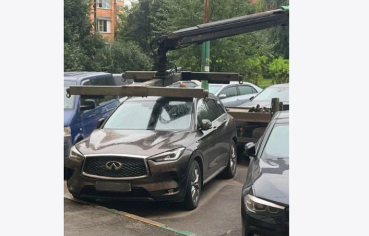 В Туле приставы арестовали автомобиль фармкомпании за долги по зарплате