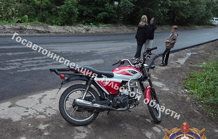 В Донском 13-летний водитель мопеда врезался в автомобиль