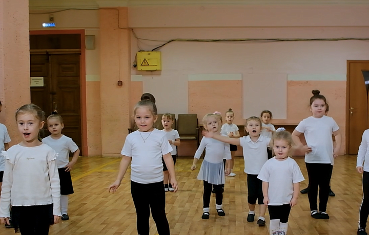 Ритм, улыбка и дружба: как в Туле обучают искусству танца самых маленьких детей