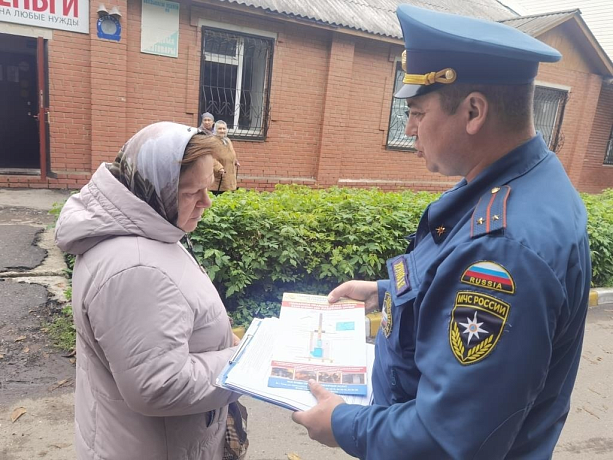 Спасатели напомнили жителям Богородицкого и Куркинского районов о необходимости соблюдения правил пожарной безопасности