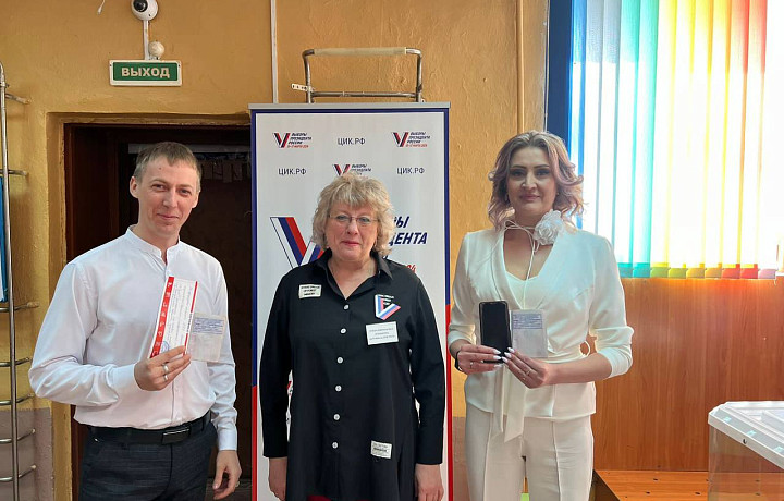 В Донском Тульской области проголосовали молодожены