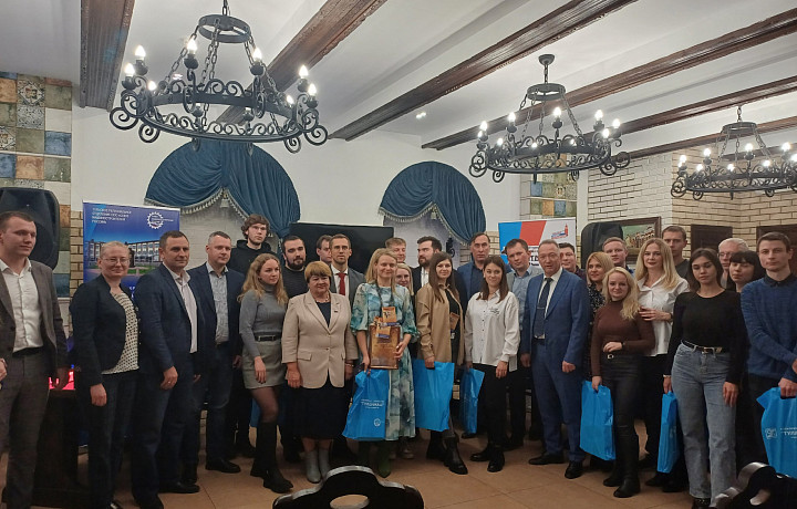 Депутаты облдумы сразились в интеллектуальном турнире «Тульский Токарев»