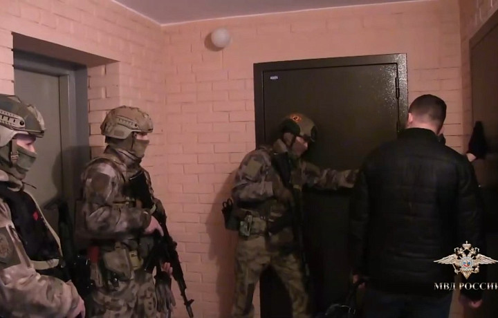 Тульские полицейские «накрыли» криминальный синдикат операторов терминалов связи