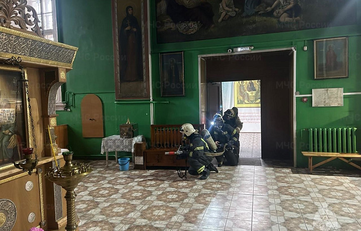 Спасатели потушили условный пожар в храме Плавска