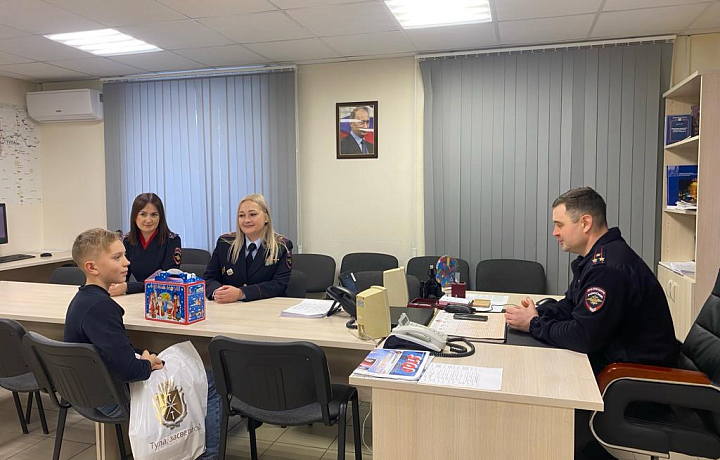 Сотрудники тульской Госавтоинспекции исполнили мечту 11-летнего Владислава