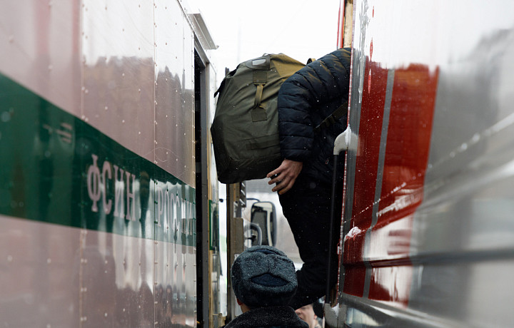 «Практически все осужденные - актеры»: конвоиры рассказали о работе со спецконтингентом