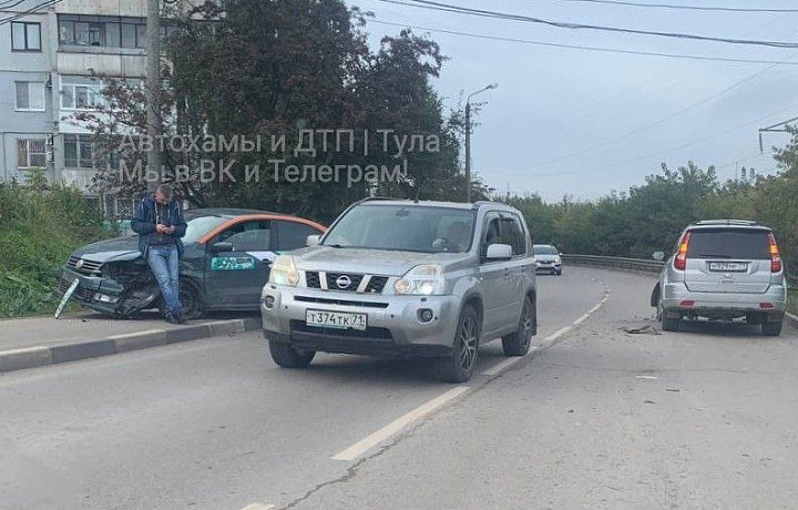 На улице Бондаренко в Туле произошло ДТП с участием машины каршеринга
