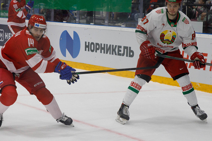 Фоторепортаж: как прошел матч между национальными сборными России и Беларуси