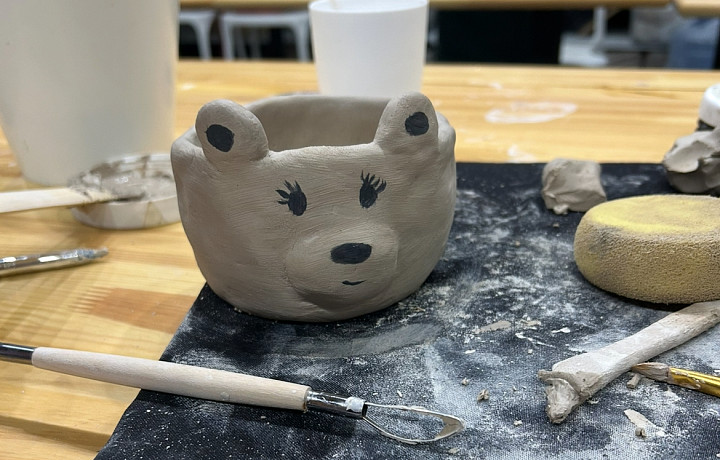 Картина на спиле дерева и лепка чашки: куда отвести ребёнка в Туле, чтобы отключить режим «Мне скучно!»