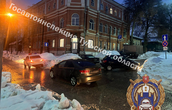 Пассажирка Skoda пострадала в ДТП на улице Гоголевской в Туле