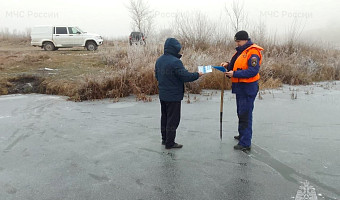 Инспекторы ГИМС напомнили тульским рыбакам правила безопасного выхода на лёд