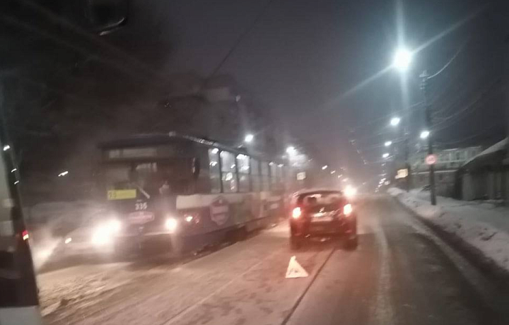 ДТП на улице Епифанской в Туле вызвало задержку в движении трамваев