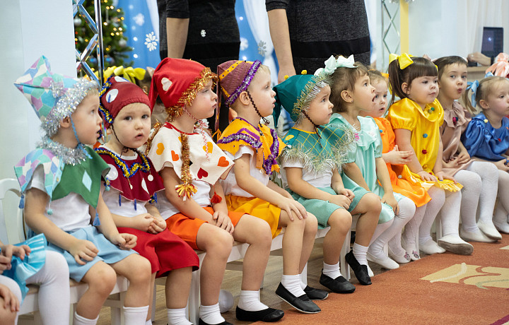 В детском саду в Туле поселились лягушки, Мухи-Цокотухи и восточные красавицы: сотрудница садика более 30 лет создаёт уникальные костюмы для утренников своими руками