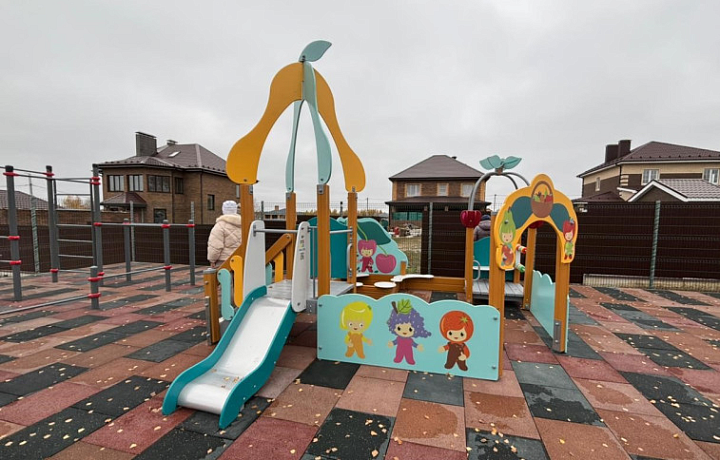 В тульской деревне Судаково появилась новая детская игровая площадка