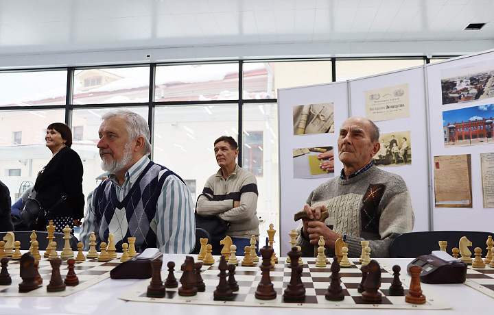 В Туле стартовал праздничный новогодний турнир «Шахматный пенсионер»