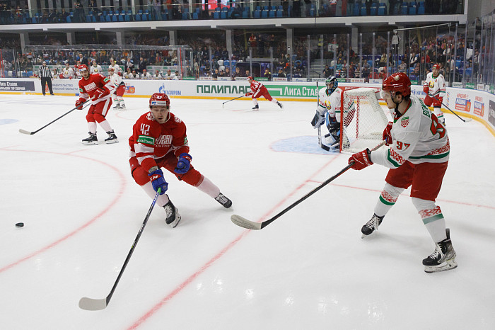 Фоторепортаж: как прошел матч между национальными сборными России и Беларуси