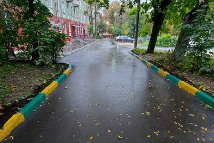 На улице Чаплыгина в Туле благоустроили двор по ФСГС