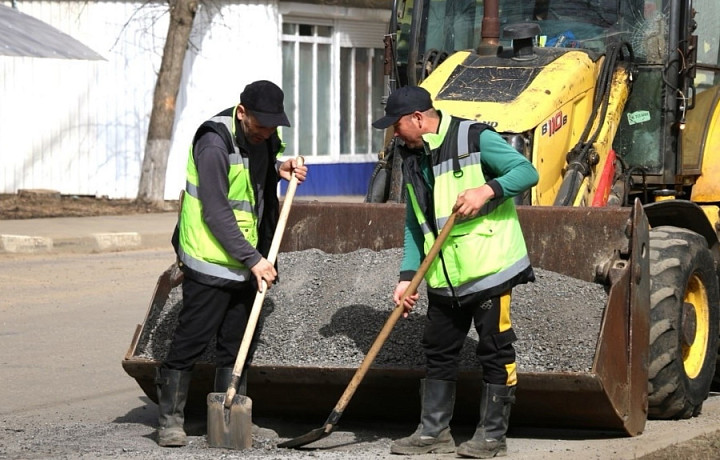 На улицах Новомосковска начался гарантийный ремонт дорог