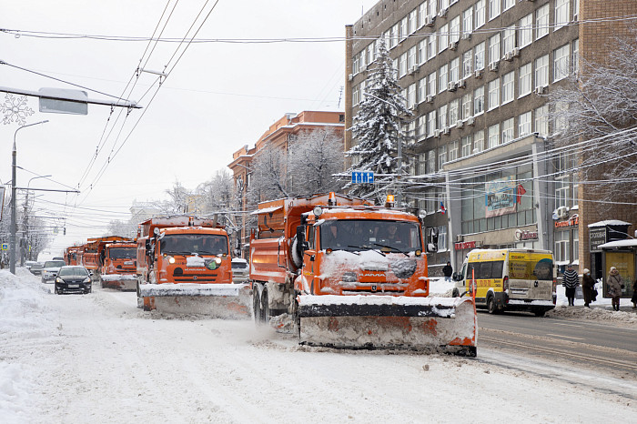 Тулу засыпало снегом: как в городе борются с последствиями стихии