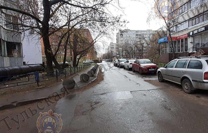 На улице Братьев Жабровых в Туле автоледи на Hyundai Palisade сбила пенсионерку