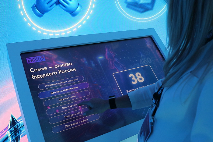 Открытый диалог с Дмитрием Миляевым и демонстрация достижений: как проходят дни Тульской области на выставке «Регион-2030. Платформа Будущего» в Москве