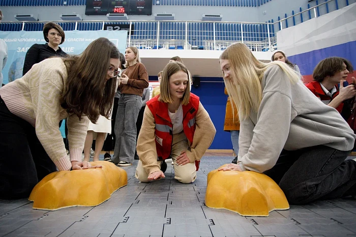 Туляки отработали навыки оказания первой помощи в рамках флешмоба «Дети спасают жизни»