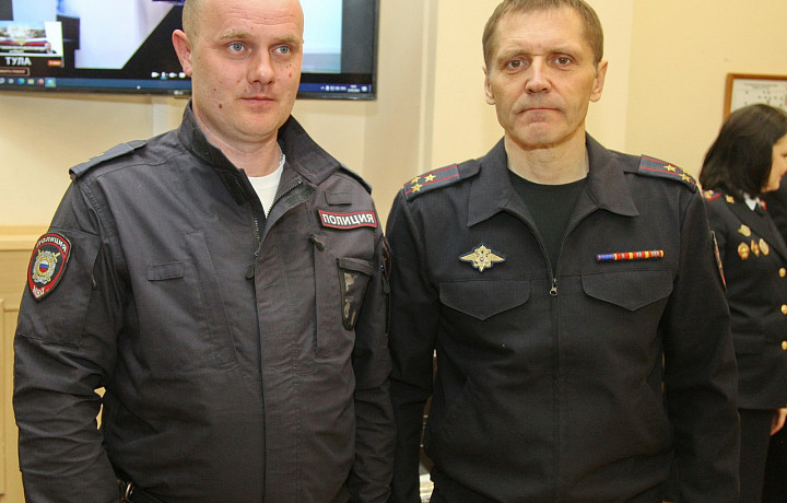 Четырех тульских полицейских наградили за спасение мужчины на пожаре