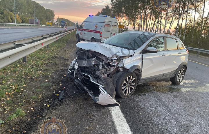В Киреевском районе водитель автомобиля Lada XRAY уснул за рулем и врезался в КАМАЗ