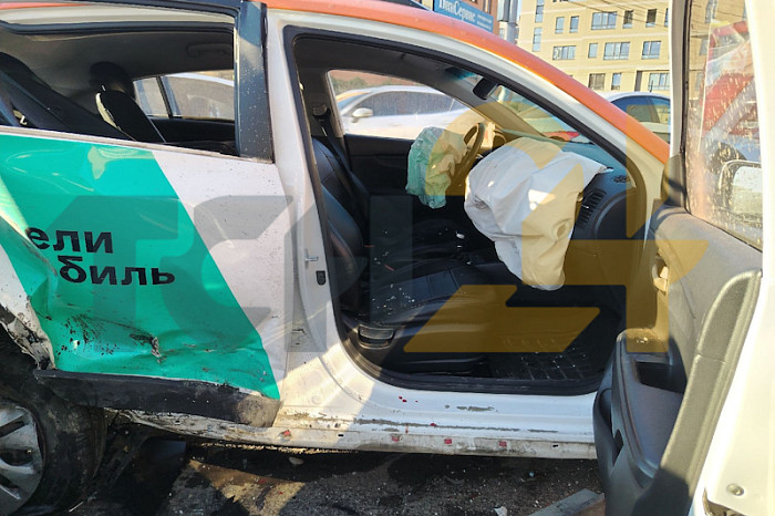 Опубликованы фото с места массового ДТП на улице Дмитрия Ульянова в Туле