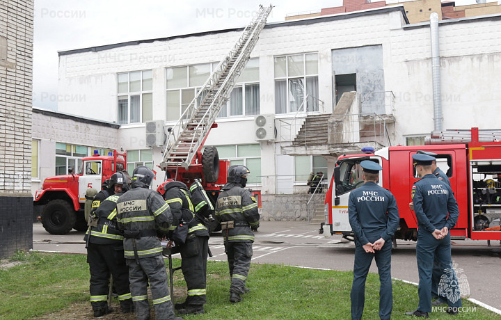 В тульском ЦО №8 прошли пожарные учения