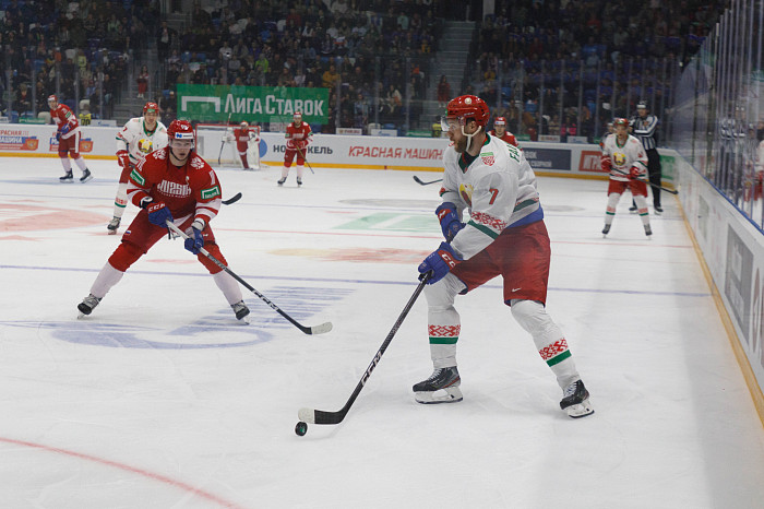 Фоторепортаж: как прошел матч между национальными сборными России и Беларуси