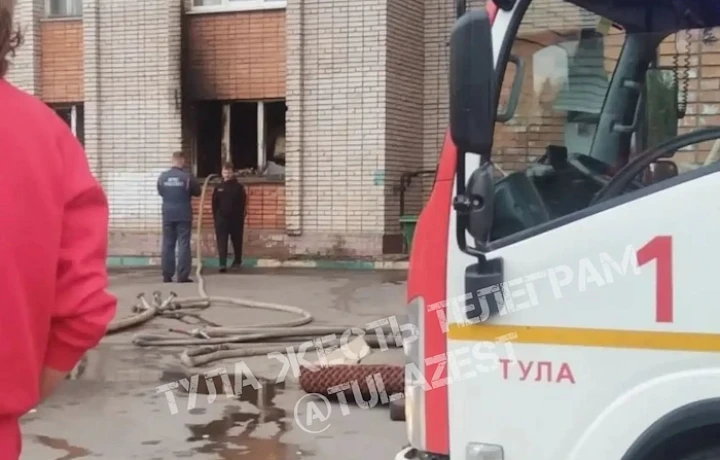 С пожара на улице Пузакова в Туле эвакуировали 10 человек