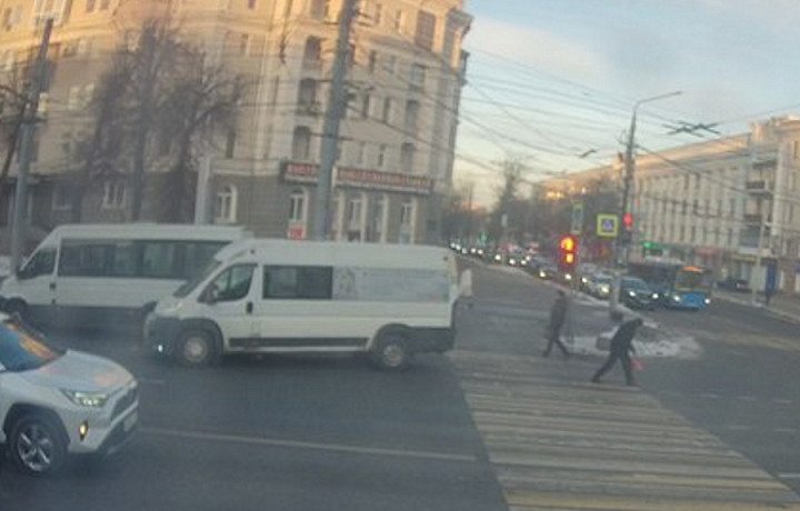 На проспекте Ленина в Туле столкнулись две маршрутки
