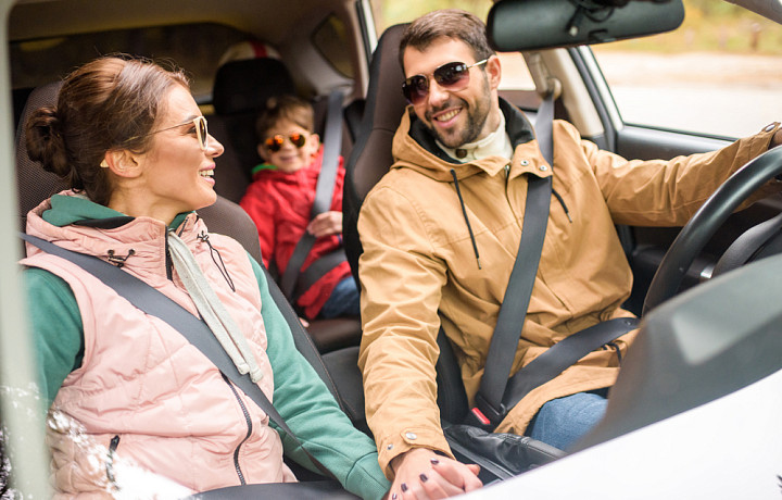 «Просто затемненные очки опасны»: офтальмолог объяснила, как защищать глаза от ультрафиолетового излучения