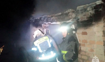Дачный дом и хозпостройка сгорели в Тульской области 11 августа