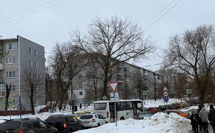 «Уже крыша едет, а мы все стоим»: туляки с «Юго-Восточного» и Кауля жалуются на постоянные пробки