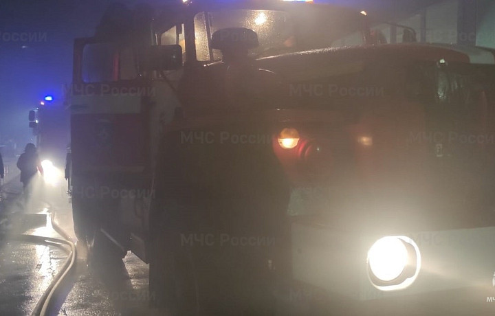 При пожаре в Туле в поселке Петровский двое пострадавших получили серьезные ожоги