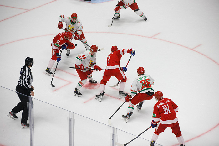 Фоторепортаж: как прошел матч между национальными сборными России и Беларуси