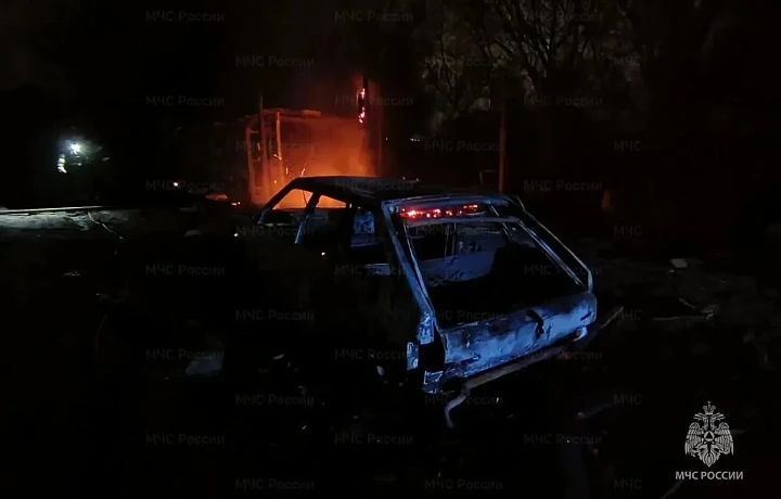 Два человека погибли во время пожара строительного вагончика в Туле 30 апреля